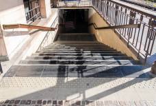 Bahnhof Bozen: Treppe zur Unterführung